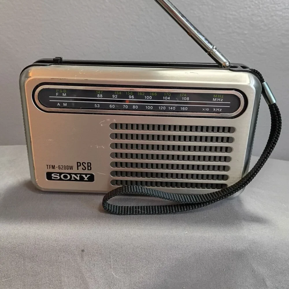 Vintage Sony AM/FM 9 Transistor Radio TFM 6200W PSB -Works!